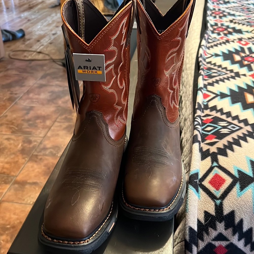 Ariat WorkHog Boots, new with tags. Size 7.